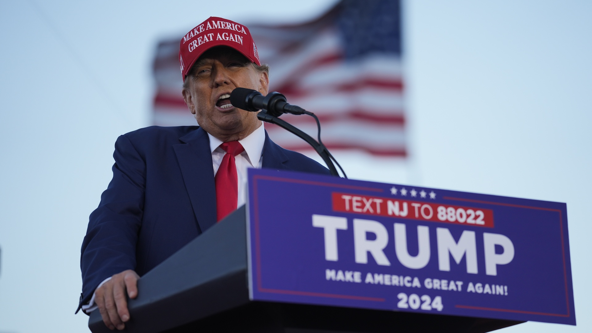 Trump insults N.Y. case prosecutor at Jersey Shore rally