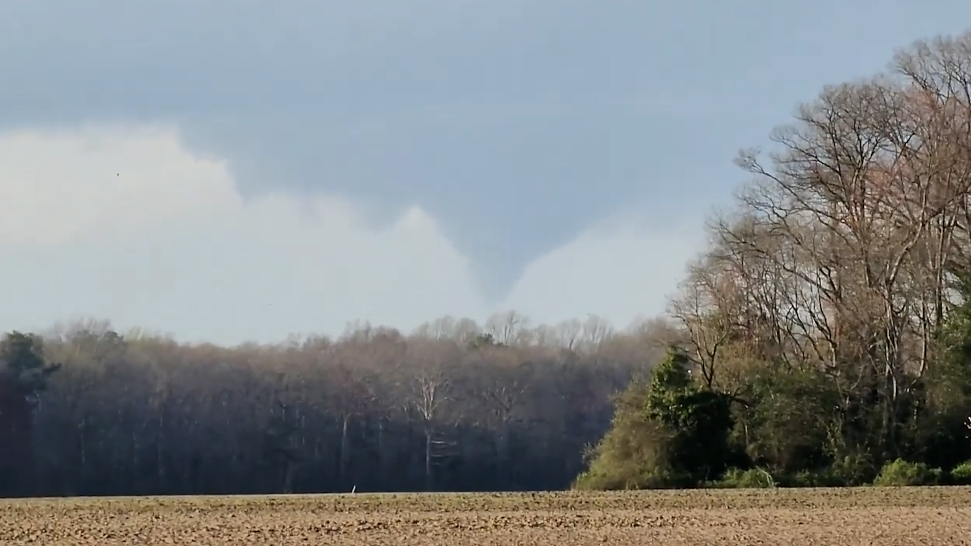 Deadly tornado cuts through Delaware